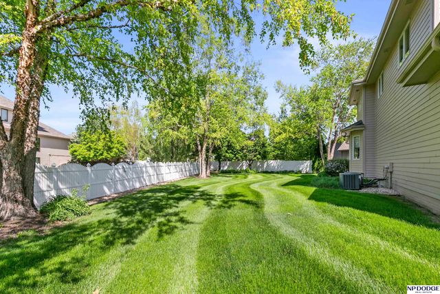16026 Lake Circle, Omaha, NE 68116