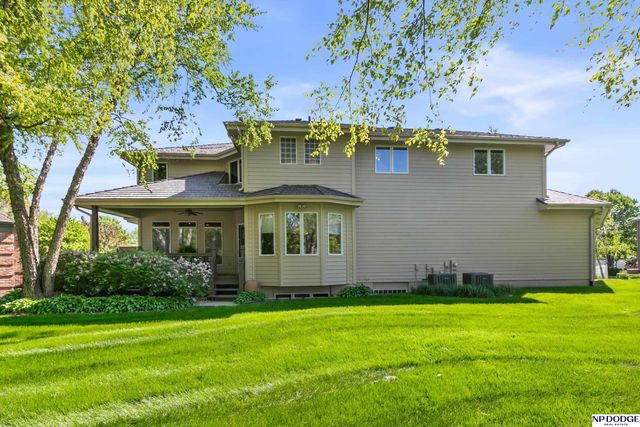 16026 Lake Circle, Omaha, NE 68116
