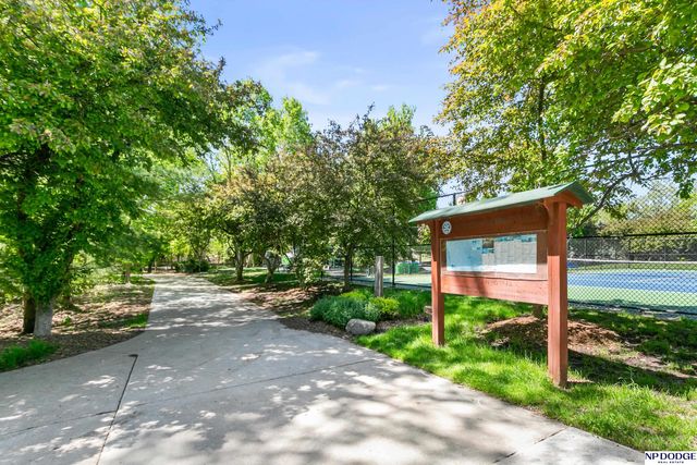16026 Lake Circle, Omaha, NE 68116