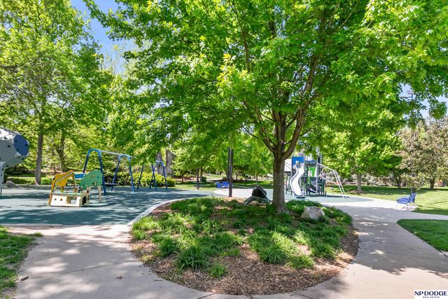 16026 Lake Circle, Omaha, NE 68116