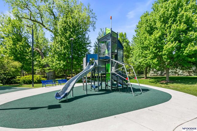 16026 Lake Circle, Omaha, NE 68116