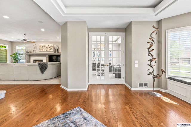 16026 Lake Circle, Omaha, NE 68116