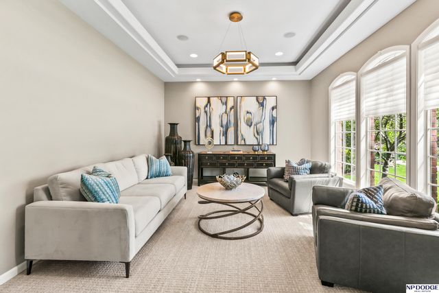 16026 Lake Circle, Omaha, NE 68116