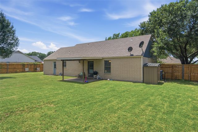 217 N Laramie Circle, Pilot Point, TX 76258