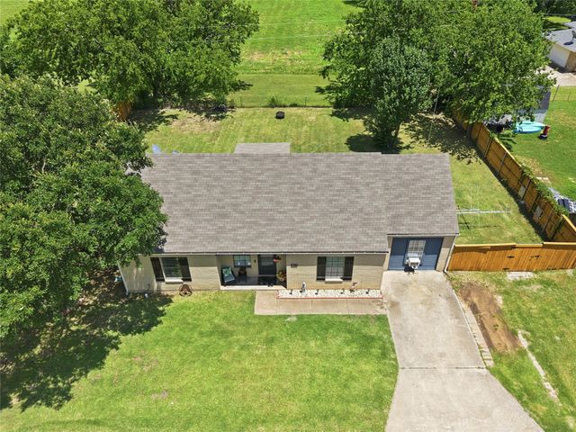 217 N Laramie Circle, Pilot Point, TX 76258