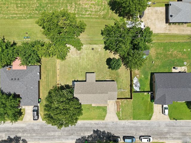 217 N Laramie Circle, Pilot Point, TX 76258