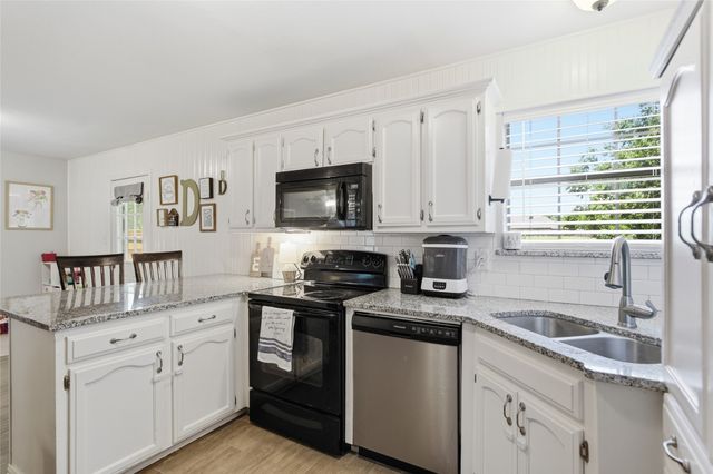 217 N Laramie Circle, Pilot Point, TX 76258
