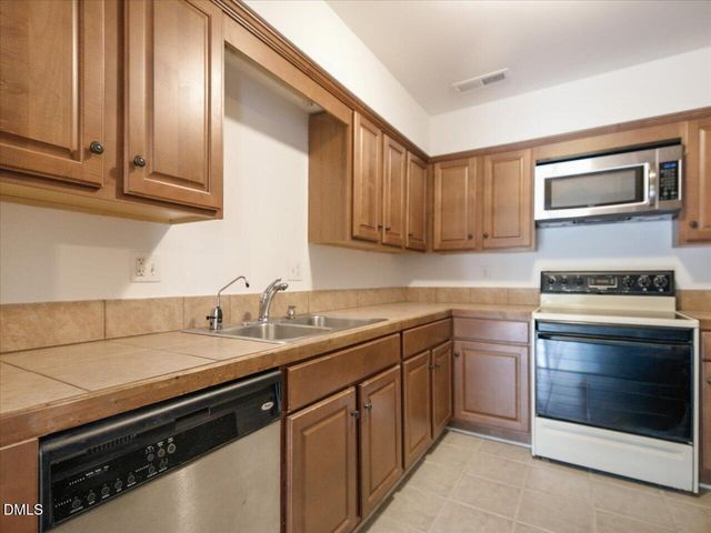 618 Pine Ridge Place, Raleigh, NC 27609
