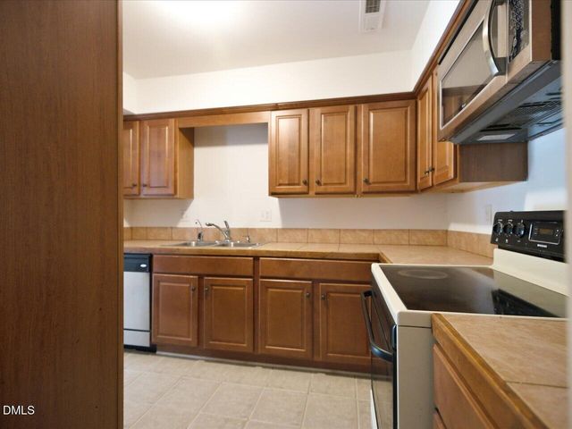 618 Pine Ridge Place, Raleigh, NC 27609