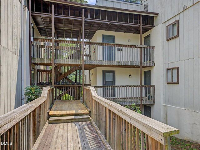 618 Pine Ridge Place, Raleigh, NC 27609