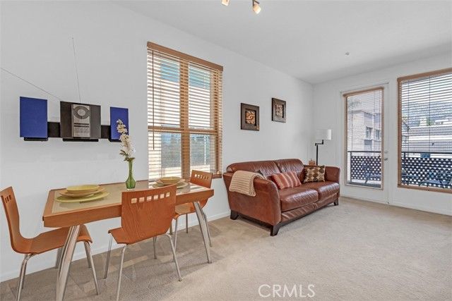 201 E Angeleno Avenue 326, Burbank, CA 91502