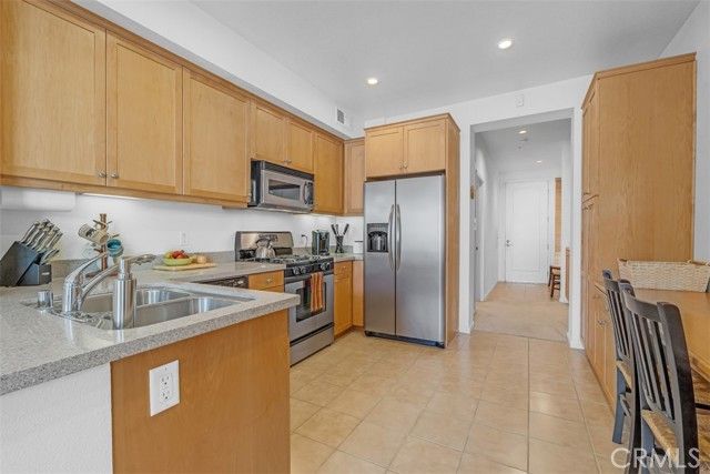 201 E Angeleno Avenue 326, Burbank, CA 91502