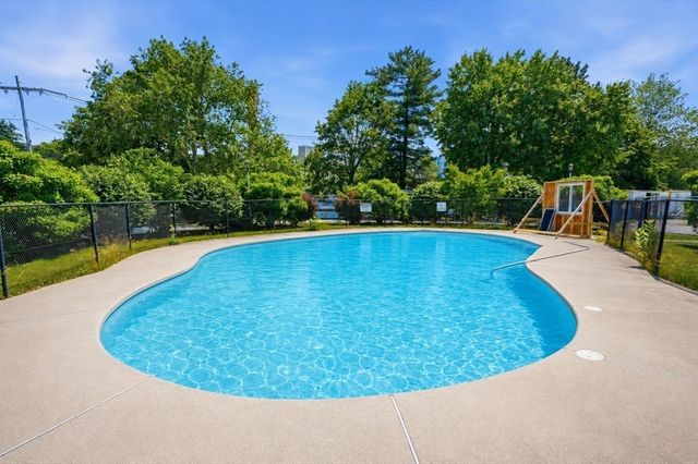135 Grove St 131, Rockland, MA 02370