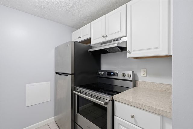 135 Grove St 131, Rockland, MA 02370