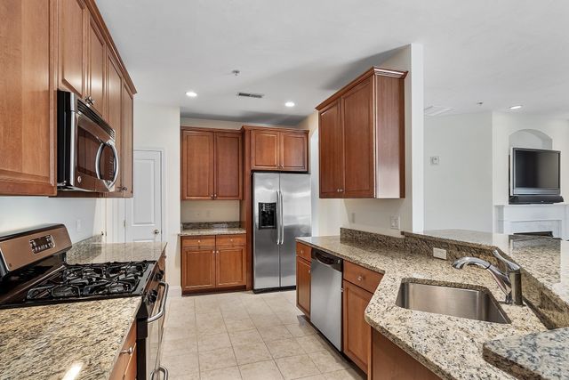 50 Seven Springs Lane A, Burlington, MA 01803