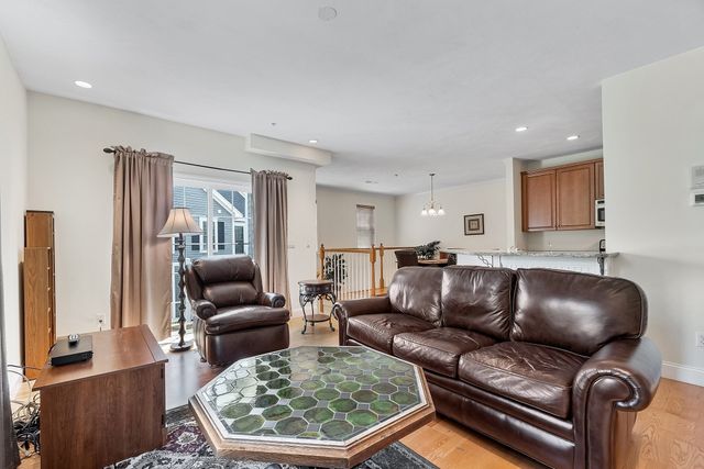 50 Seven Springs Lane A, Burlington, MA 01803