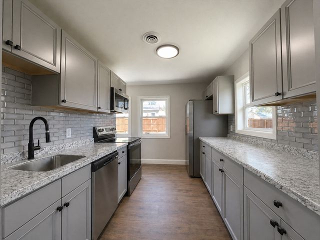 14 Deer Pond Dr, Leicester, MA 01524