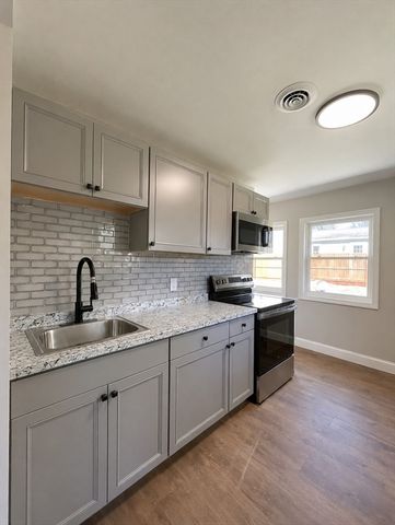 14 Deer Pond Dr, Leicester, MA 01524