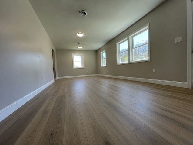 14 Deer Pond Dr, Leicester, MA 01524