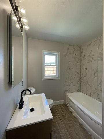 14 Deer Pond Dr, Leicester, MA 01524