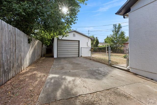 1629 Maplewood Dr, Pueblo, CO 81005