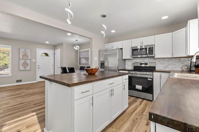 1629 Maplewood Dr, Pueblo, CO 81005