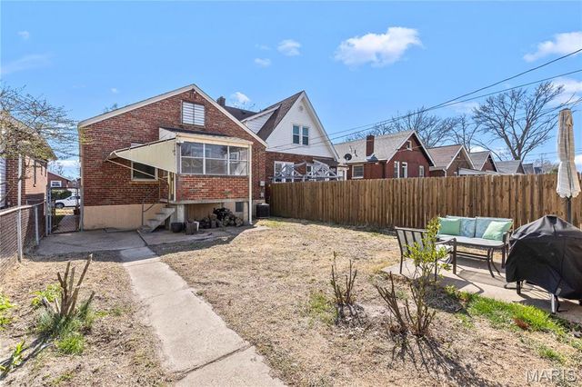 5521 Murdoch Avenue, St Louis, MO 63109