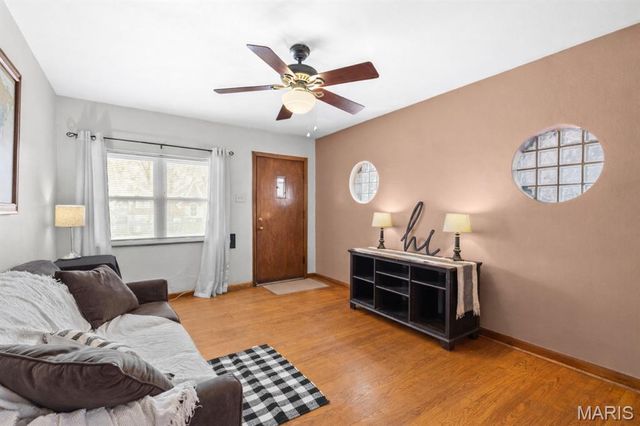 5521 Murdoch Avenue, St Louis, MO 63109