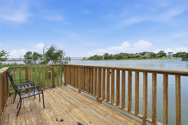 1015 Todville Road, Seabrook, TX 77586