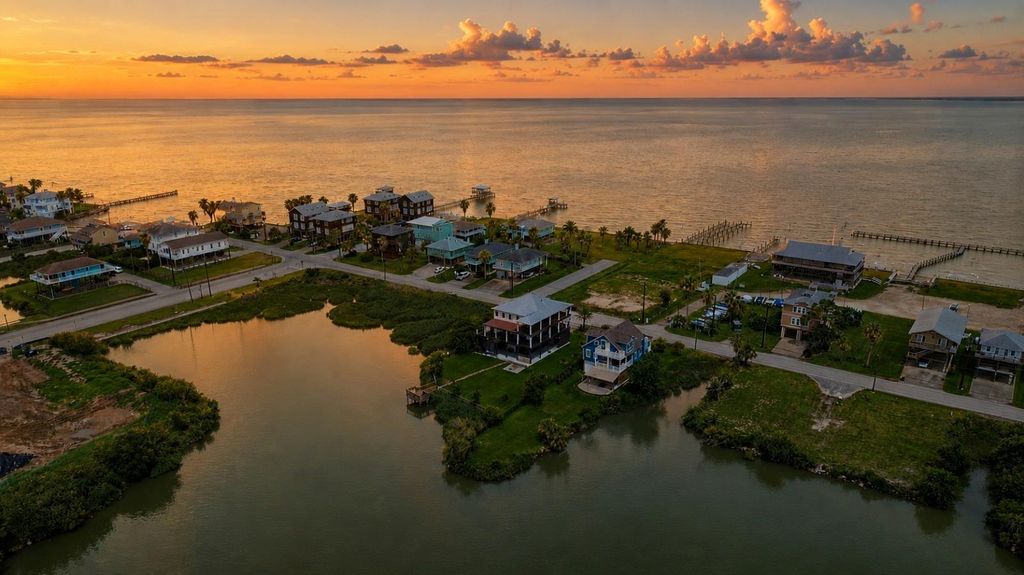 1015 Todville Road, Seabrook, TX 77586
