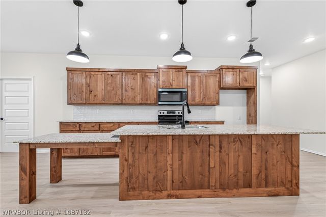 124 Countryside, Pocola, OK 74902