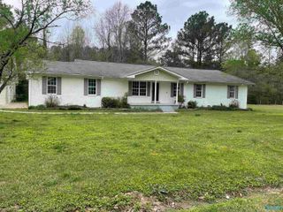 1421 Cove Creek Drive E, Glencoe, AL 35905