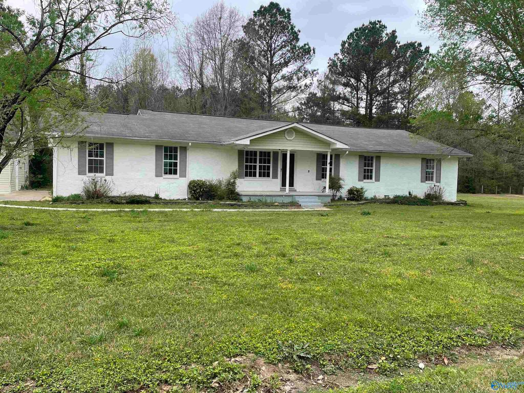 1421 Cove Creek Drive E, Glencoe, AL 35905