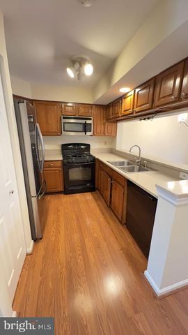 6610 CYPRESS POINT RD, Alexandria, VA 22312