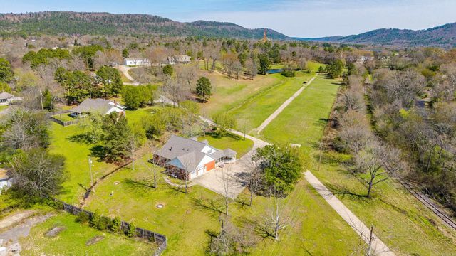 201 Green Willow Lane, Hot Springs, AR 71913