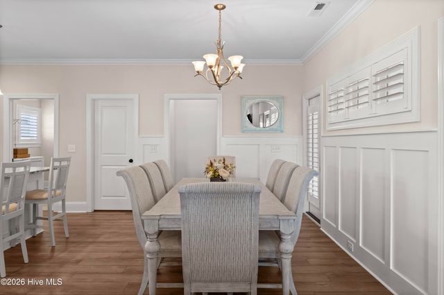 51 W Singing Avenue, Hampstead, NC 28443