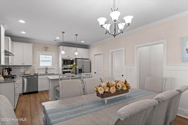 51 W Singing Avenue, Hampstead, NC 28443