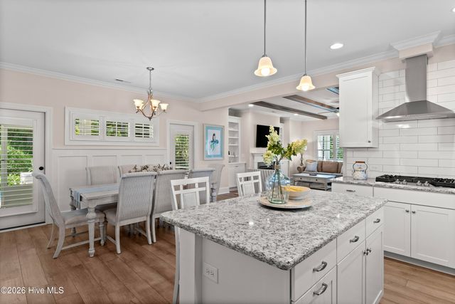 51 W Singing Avenue, Hampstead, NC 28443