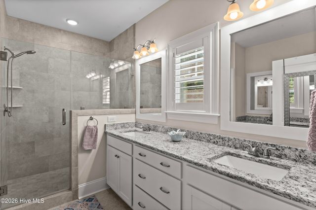 51 W Singing Avenue, Hampstead, NC 28443