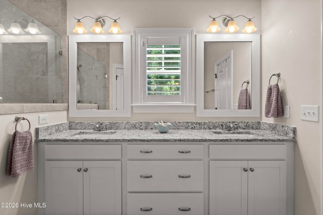 51 W Singing Avenue, Hampstead, NC 28443