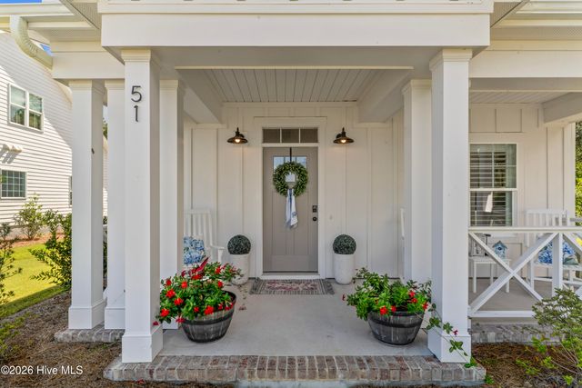 51 W Singing Avenue, Hampstead, NC 28443