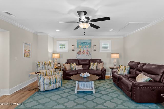 51 W Singing Avenue, Hampstead, NC 28443
