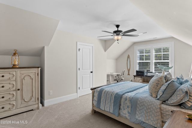 51 W Singing Avenue, Hampstead, NC 28443