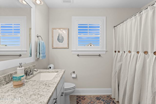 51 W Singing Avenue, Hampstead, NC 28443