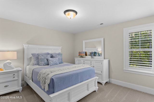 51 W Singing Avenue, Hampstead, NC 28443