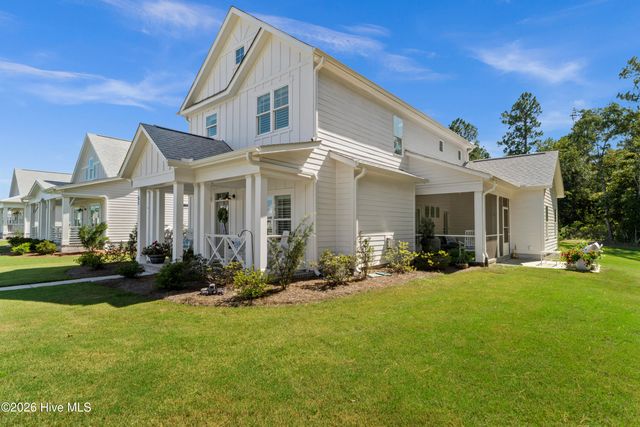 51 W Singing Avenue, Hampstead, NC 28443