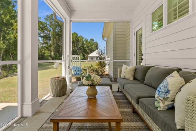 51 W Singing Avenue, Hampstead, NC 28443
