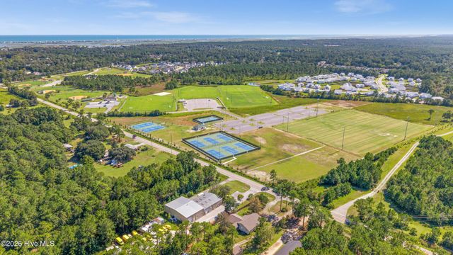 51 W Singing Avenue, Hampstead, NC 28443