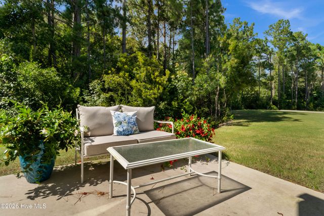 51 W Singing Avenue, Hampstead, NC 28443