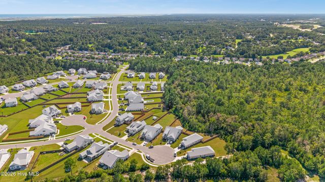 51 W Singing Avenue, Hampstead, NC 28443